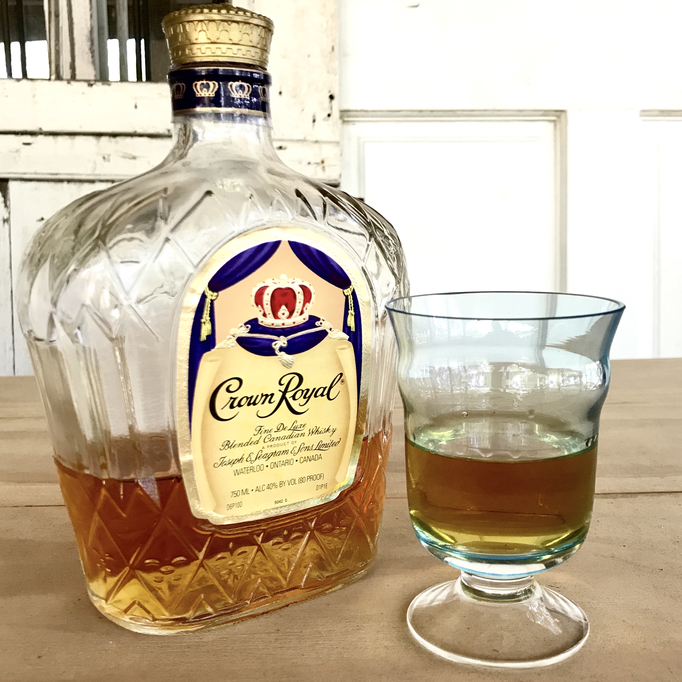 Whiskey Glasses and Handy StatebyState Whiskey Guide