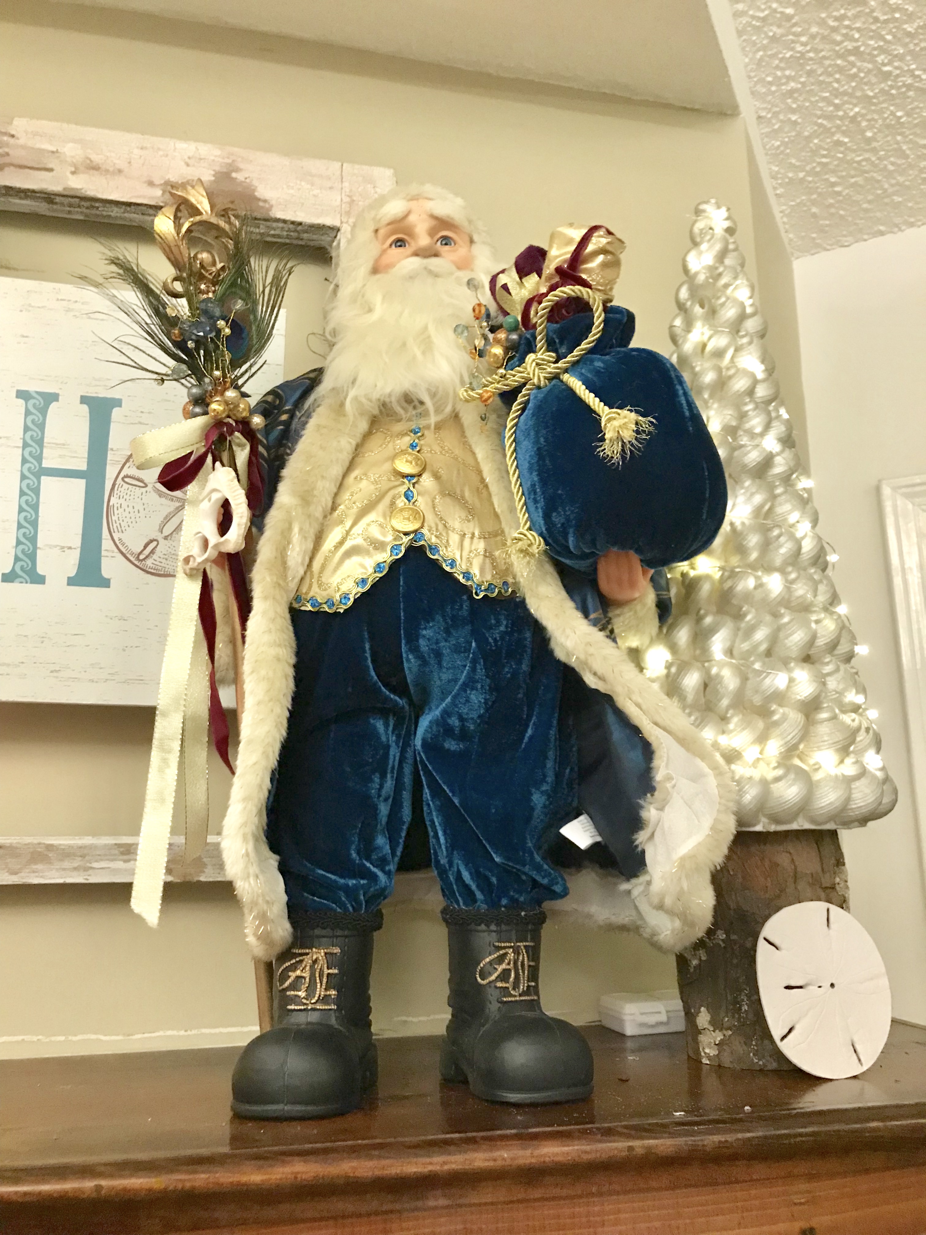Rustic Beach Christmas Mantle Santa #2 close up
